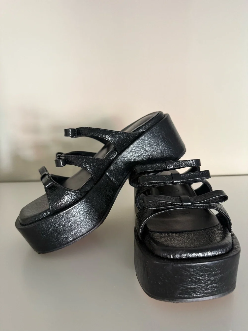 MARGESHERWOOD Black Ribbon Sandals